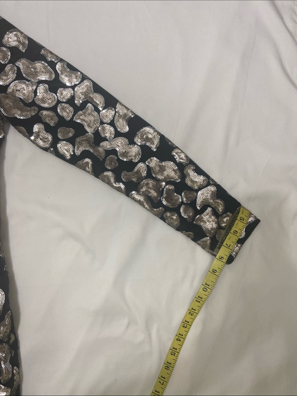 H&M Black velvet Long-Sleeve Shift Dress with Gold Sequin Animal Print. Size-L - Picture 11 of 13